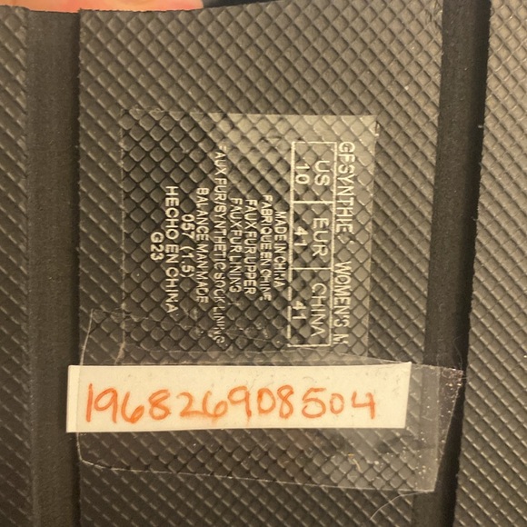 Fur slip on Guess shoes - Picture 5 of 6